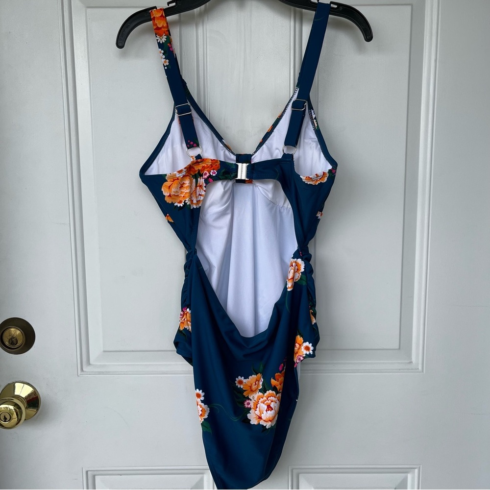 •Cupshe• NWT Floral Cutout One Piece Bathing Suit - Size Large - Picture 5 of 11